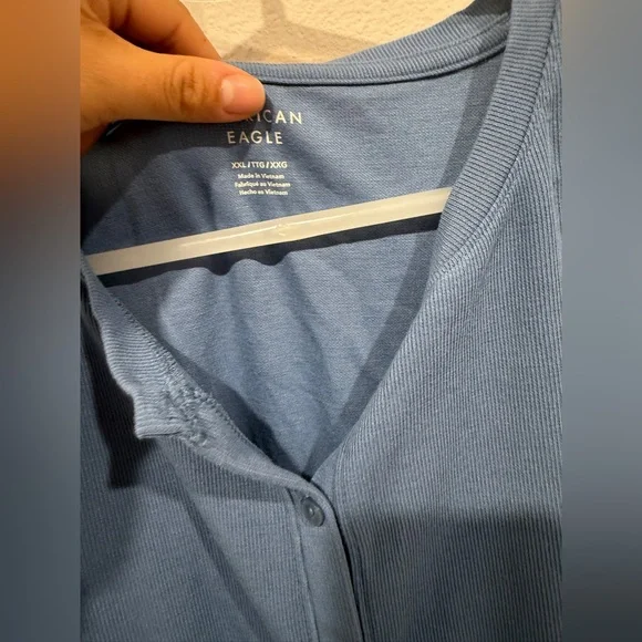 AE Sleeveless Button-Front Crop Top - Blue - Picture 3 of 3